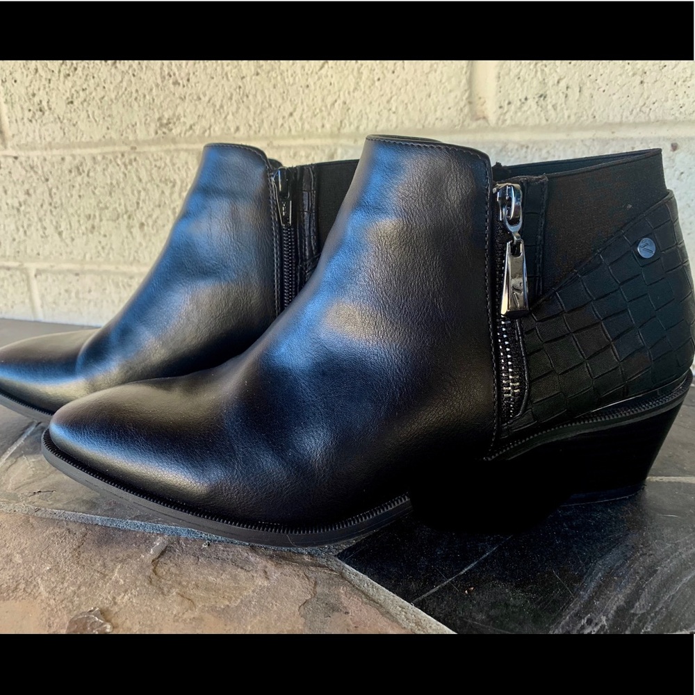 Simply Vera Wang Black Danna Women's Ankle Boots
